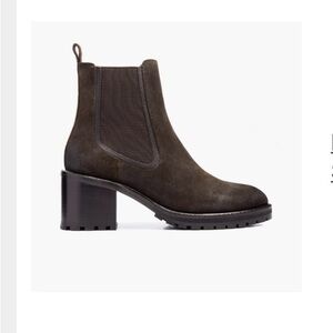 Elegant Brown Chelsea Boots